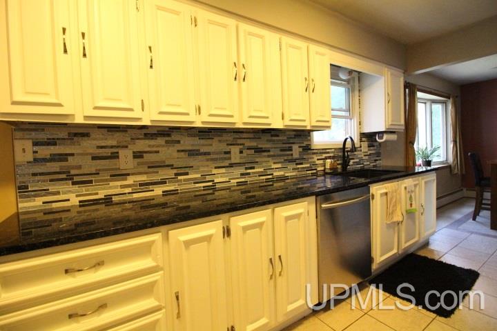 5249 12th Road Escanaba, MI 49829 - Photo 4 of 21