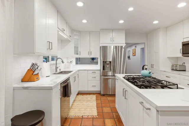 $14,900 | 7806 Via Capri, La Jolla, CA 92037