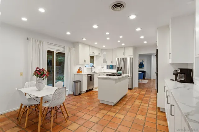 $14,900 | 7806 Via Capri, La Jolla, CA 92037