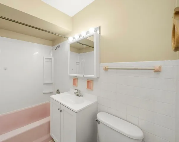 $1,150 | 1213 34th Avenue, Unit 11, Melrose Park, IL 60160