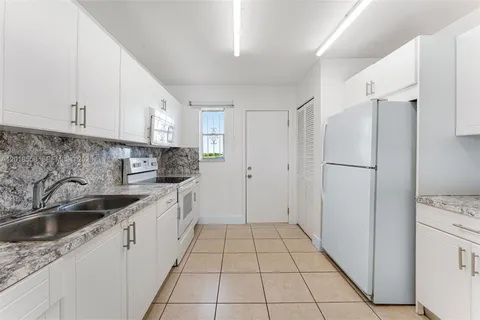 $260,000 | 1950 West 54th Street, Unit 412, Hialeah, FL 33012