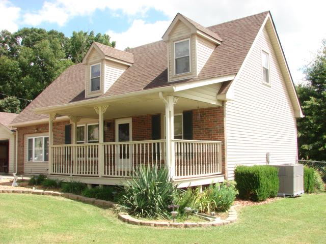 450 Wooten Road Clarksville, TN 37042 - Photo 4 of 20 Covered front porch