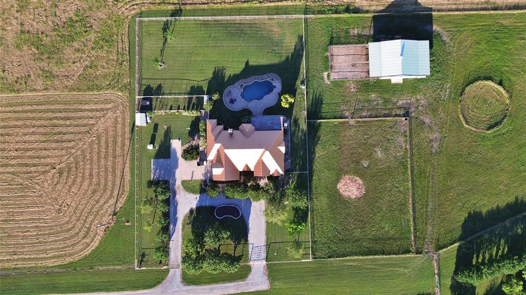 590 County Road 385 Valley View, TX 76272 - Photo 31 of 38 a bird view of a bathtub