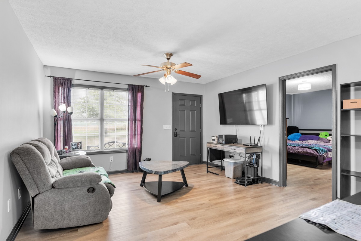 560 Gregory Road Westmoreland, TN 37186 - Photo 15 of 41 a living room with furniture and a flat screen tv