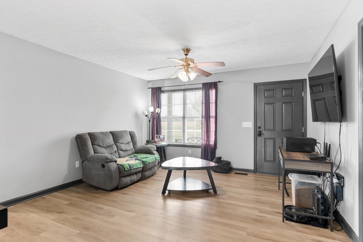 560 Gregory Road Westmoreland, TN 37186 - Photo 17 of 41 a living room with furniture and a large window