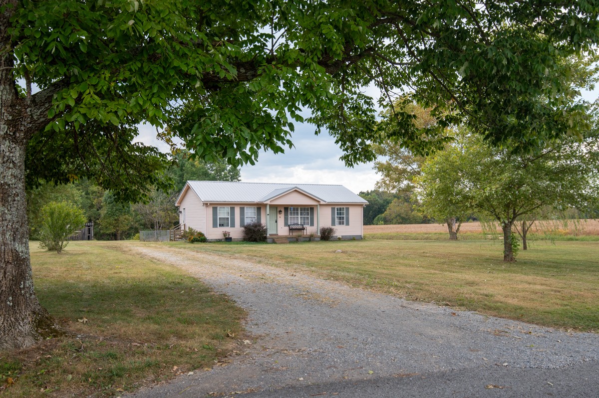 560 Gregory Road Westmoreland, TN 37186 - Photo 2 of 41 a big room with trees in front of it