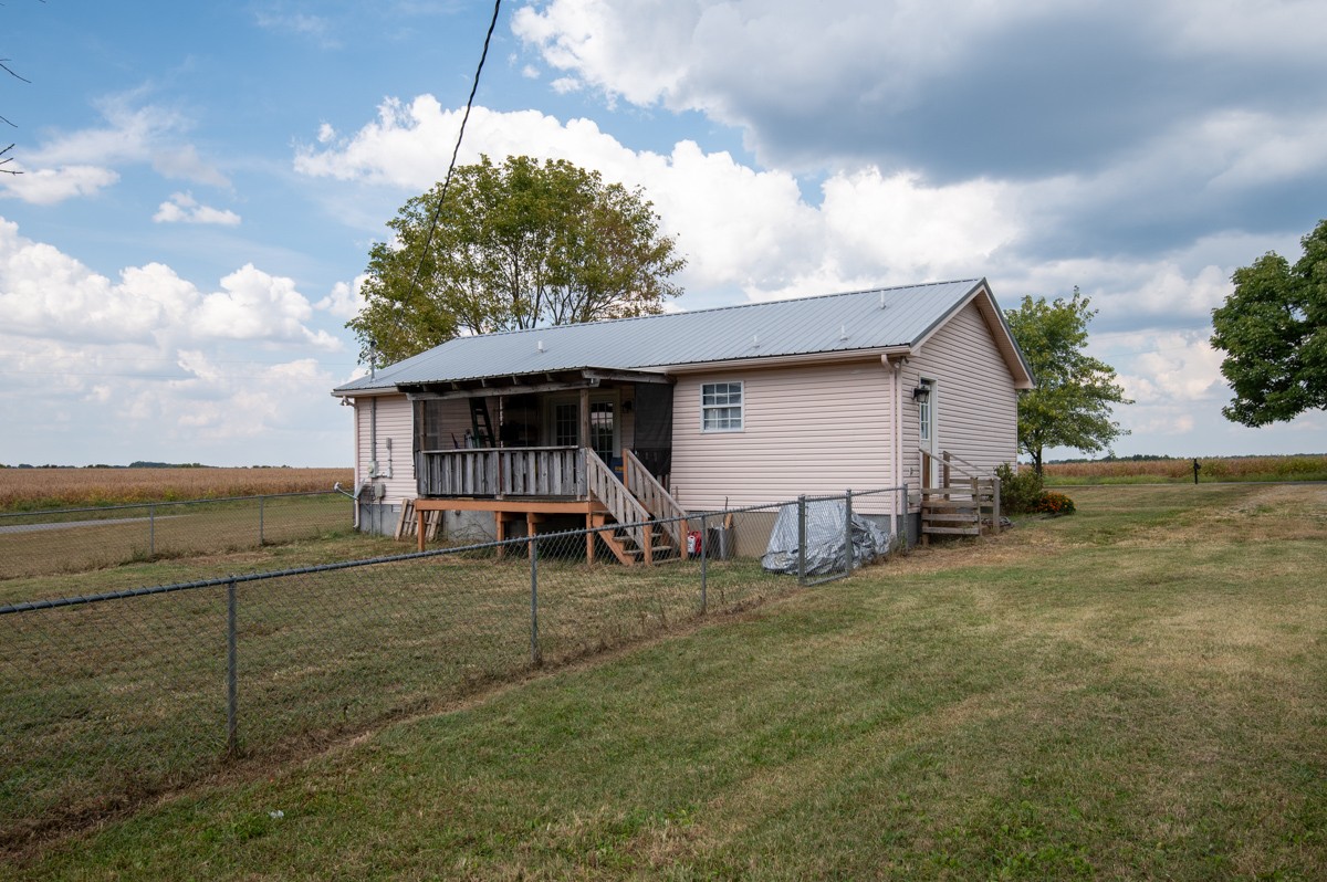 560 Gregory Road Westmoreland, TN 37186 - Photo 32 of 41 a view of a house with backyard