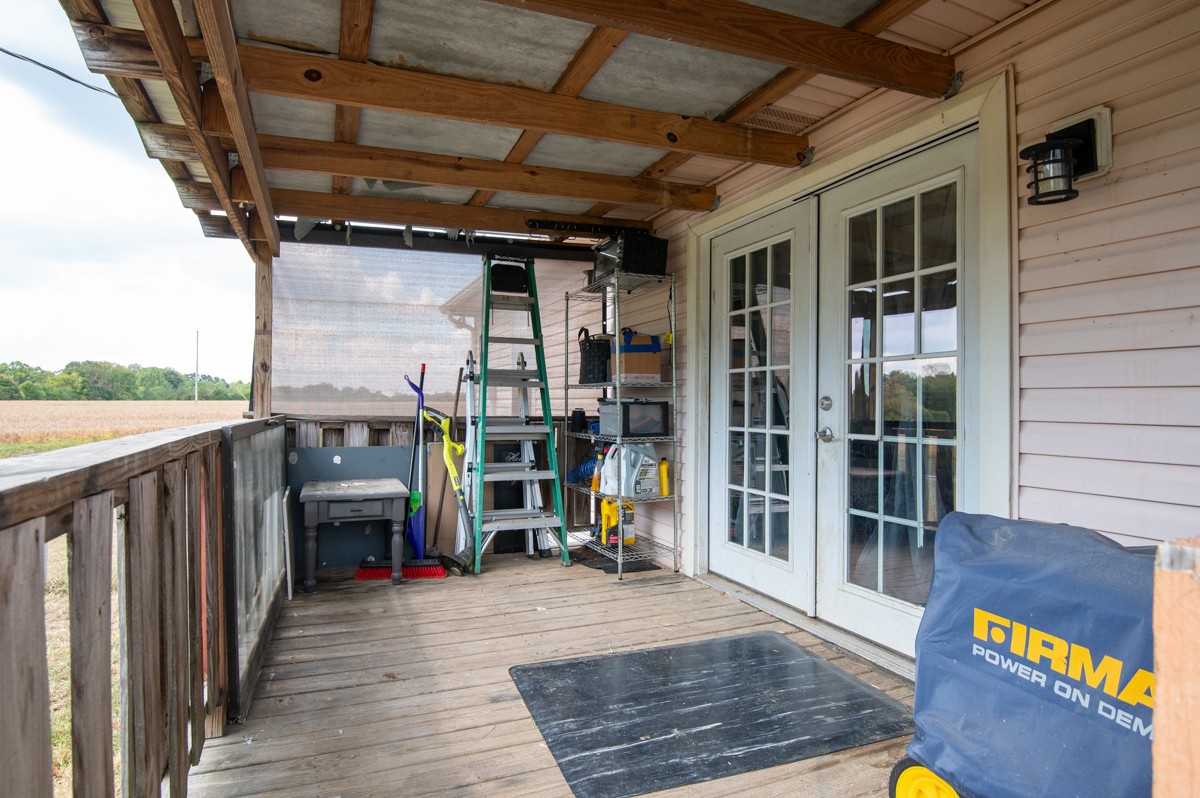 560 Gregory Road Westmoreland, TN 37186 - Photo 33 of 41 a view of living room with wooden floor and furniture