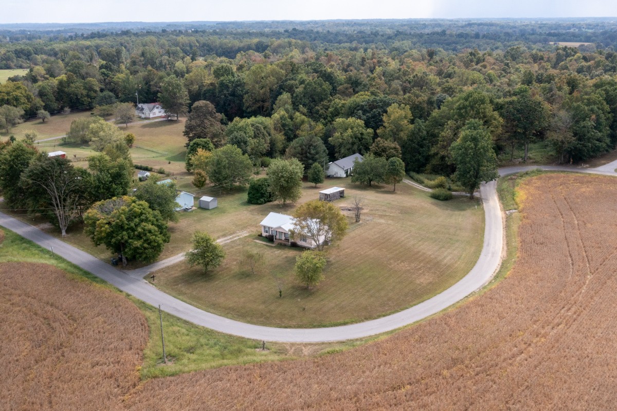 560 Gregory Road Westmoreland, TN 37186 - Photo 35 of 41 an view of outdoor space and mountain view