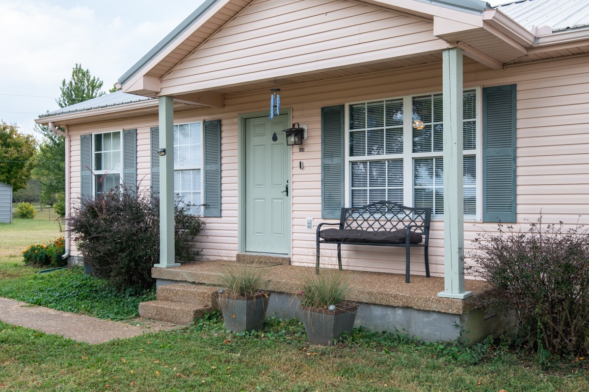 560 Gregory Road Westmoreland, TN 37186 - Photo 10 of 41 a front view of a house with garden