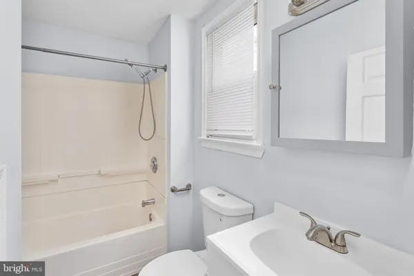 $1,700 | 638 Pennsylvania Avenue, Unit 1, Delanco, NJ 08075