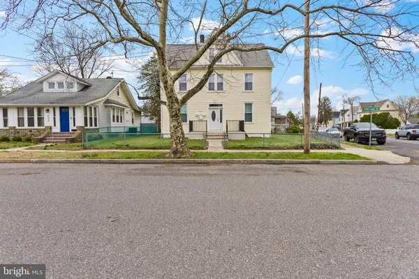$1,700 | 638 Pennsylvania Avenue, Unit 1, Delanco, NJ 08075