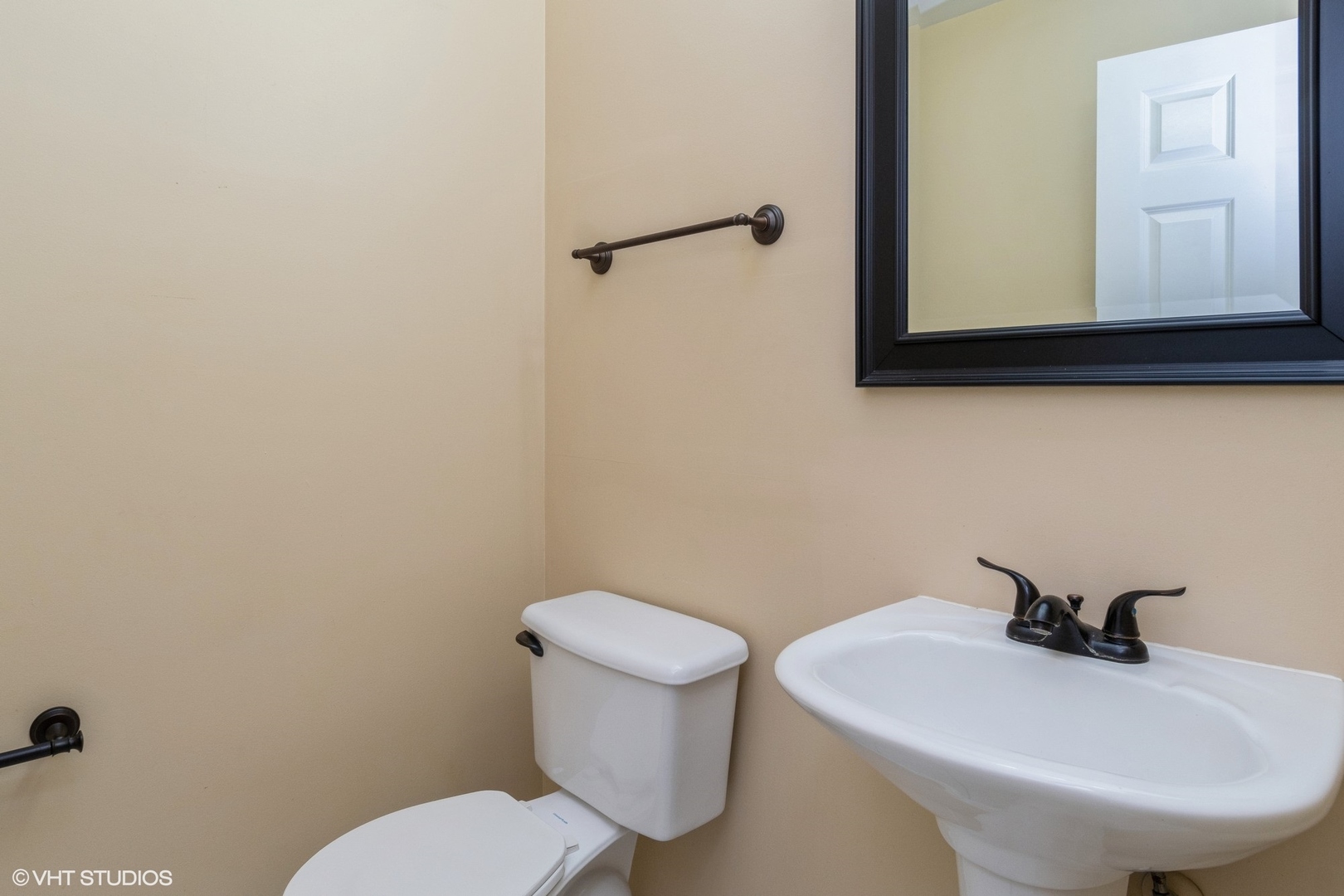 2966 White Thorn Circle Naperville, IL 60564 - Photo 14 of 15 a bathroom with a toilet a sink and mirror