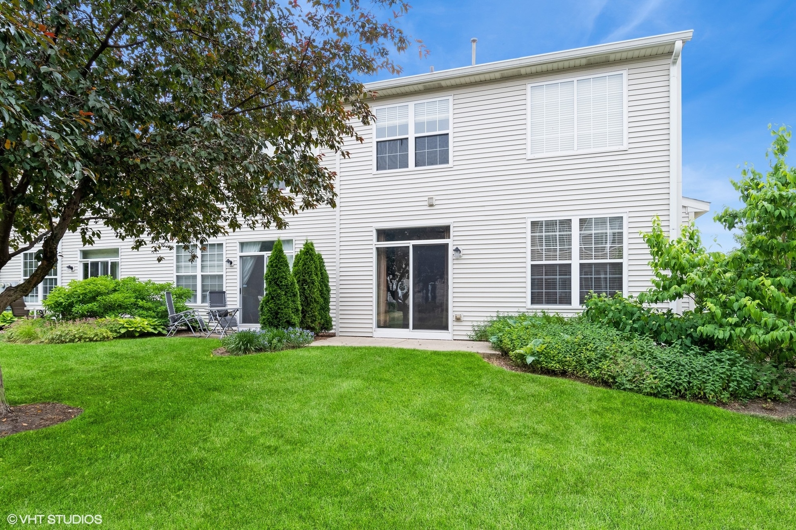 2966 White Thorn Circle Naperville, IL 60564 - Photo 15 of 15 a front view of a house with a garden