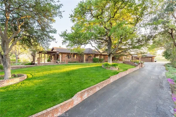 $3,200,000 | 6125 El Pomar Drive, Templeton, CA 93465