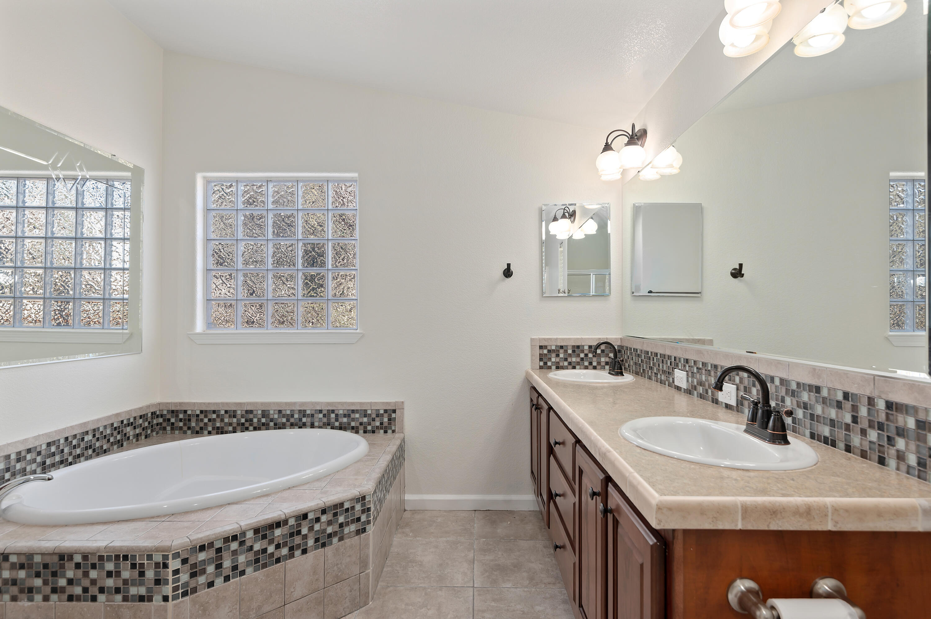 30 Winchester Canyon Road, Unit 115 Goleta, CA 93117 - Photo 13 of 19 13 - Primary Bathroom