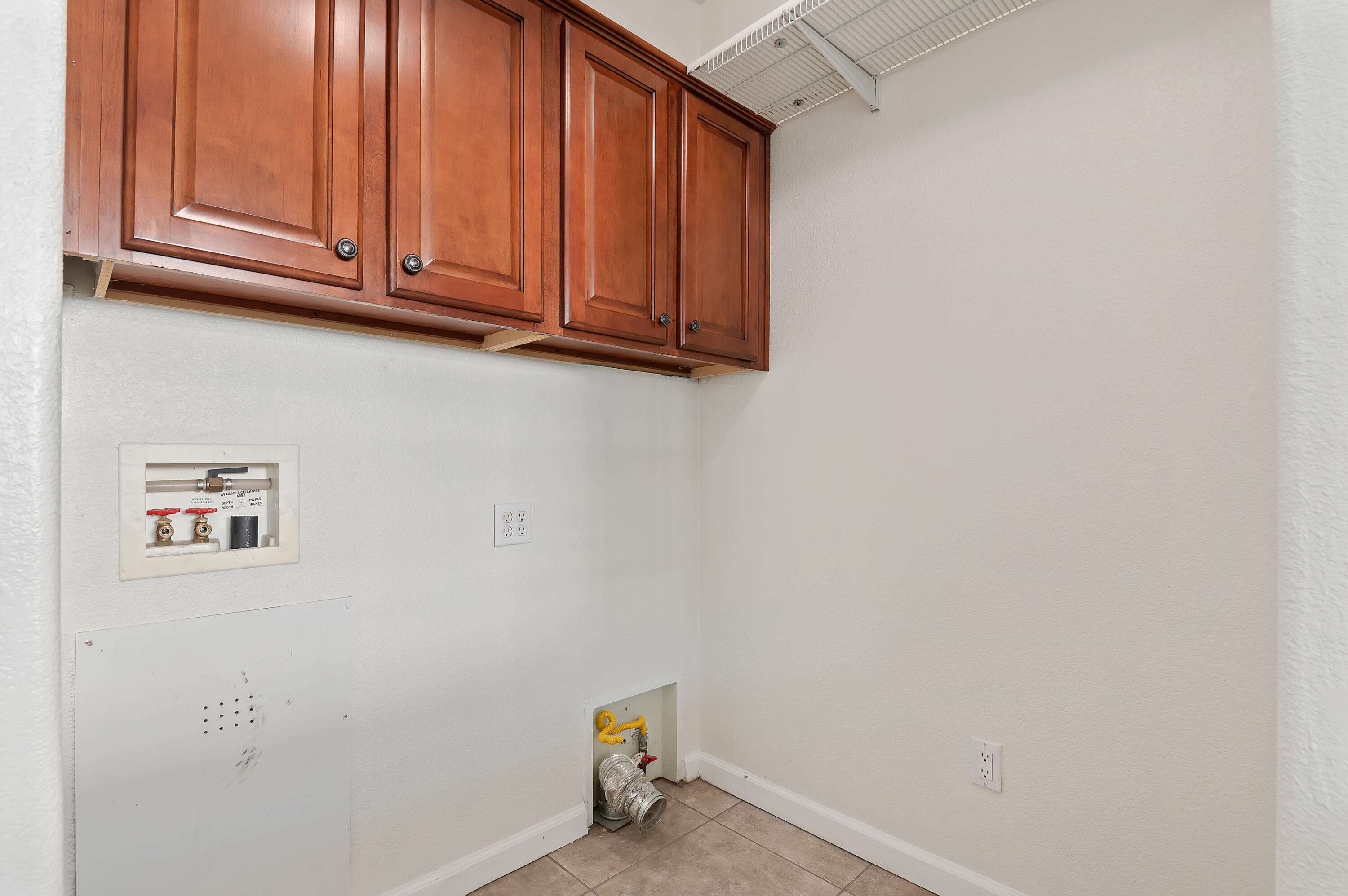 30 Winchester Canyon Road, Unit 115 Goleta, CA 93117 - Photo 17 of 19 17 - Laundry