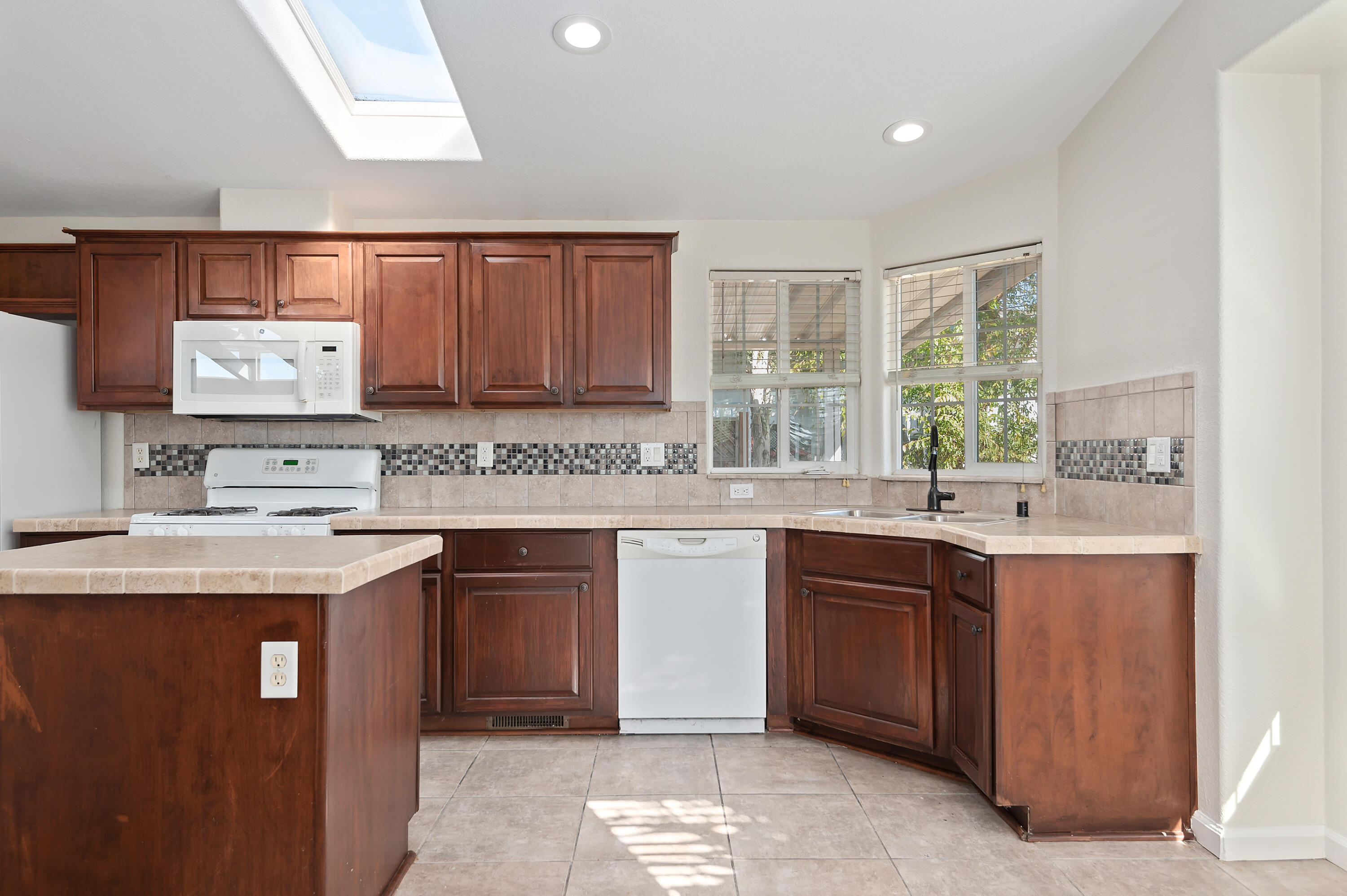 30 Winchester Canyon Road, Unit 115 Goleta, CA 93117 - Photo 8 of 19 08 - Kitchen