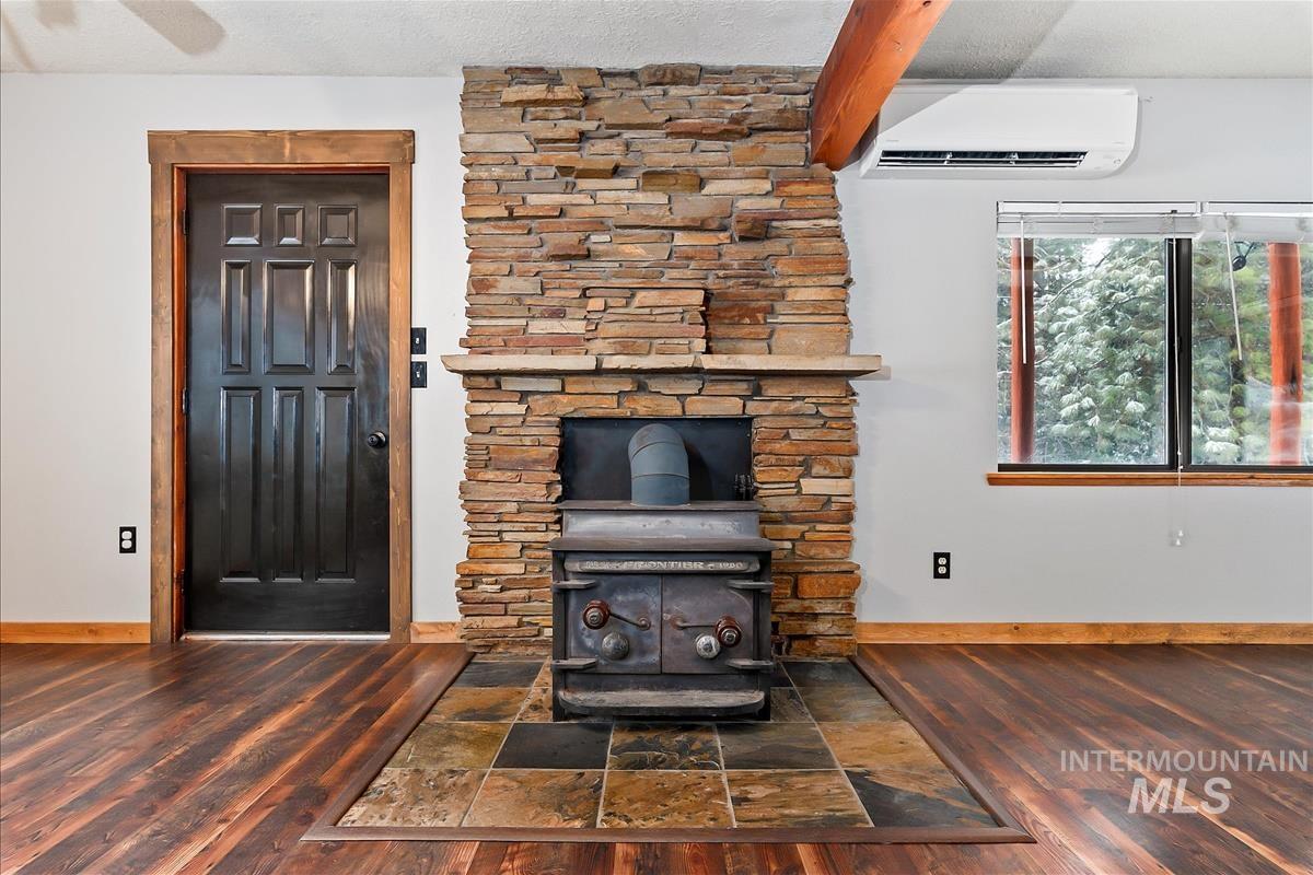 10 Crick Road Garden Valley, ID 83622 - Photo 7 of 42 Garage featuring metal wall