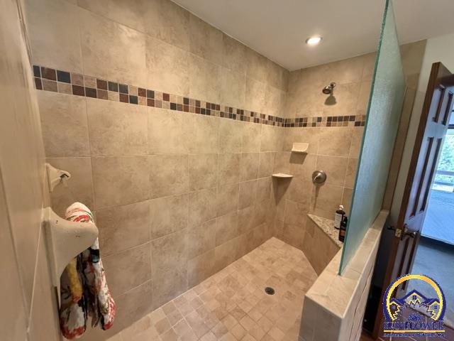 6257 West Lake Road Meriden, KS 66512 - Photo 34 of 77 En suite