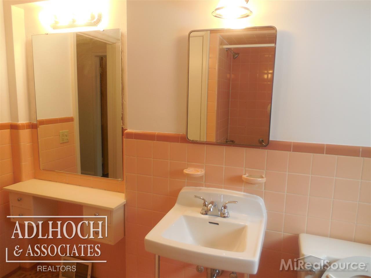 744 Harcourt Road Grosse Pointe, MI 48230 - Photo 13 of 23