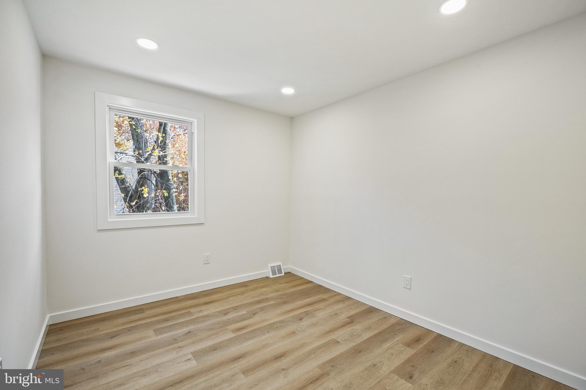 859 Selmer Road Philadelphia, PA 19116 - Photo 19 of 47 wooden floor in a room