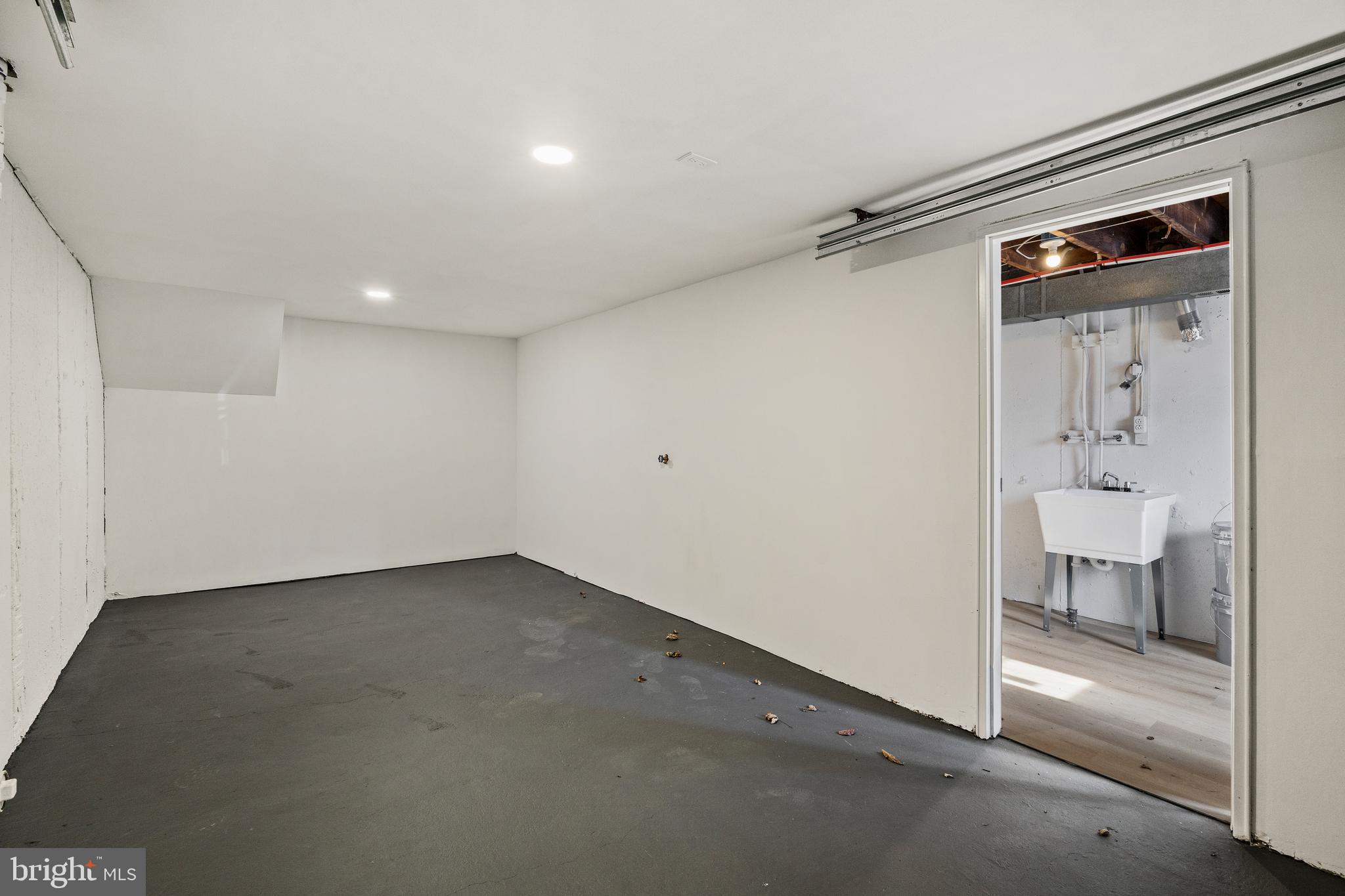 859 Selmer Road Philadelphia, PA 19116 - Photo 38 of 47 a view of empty room