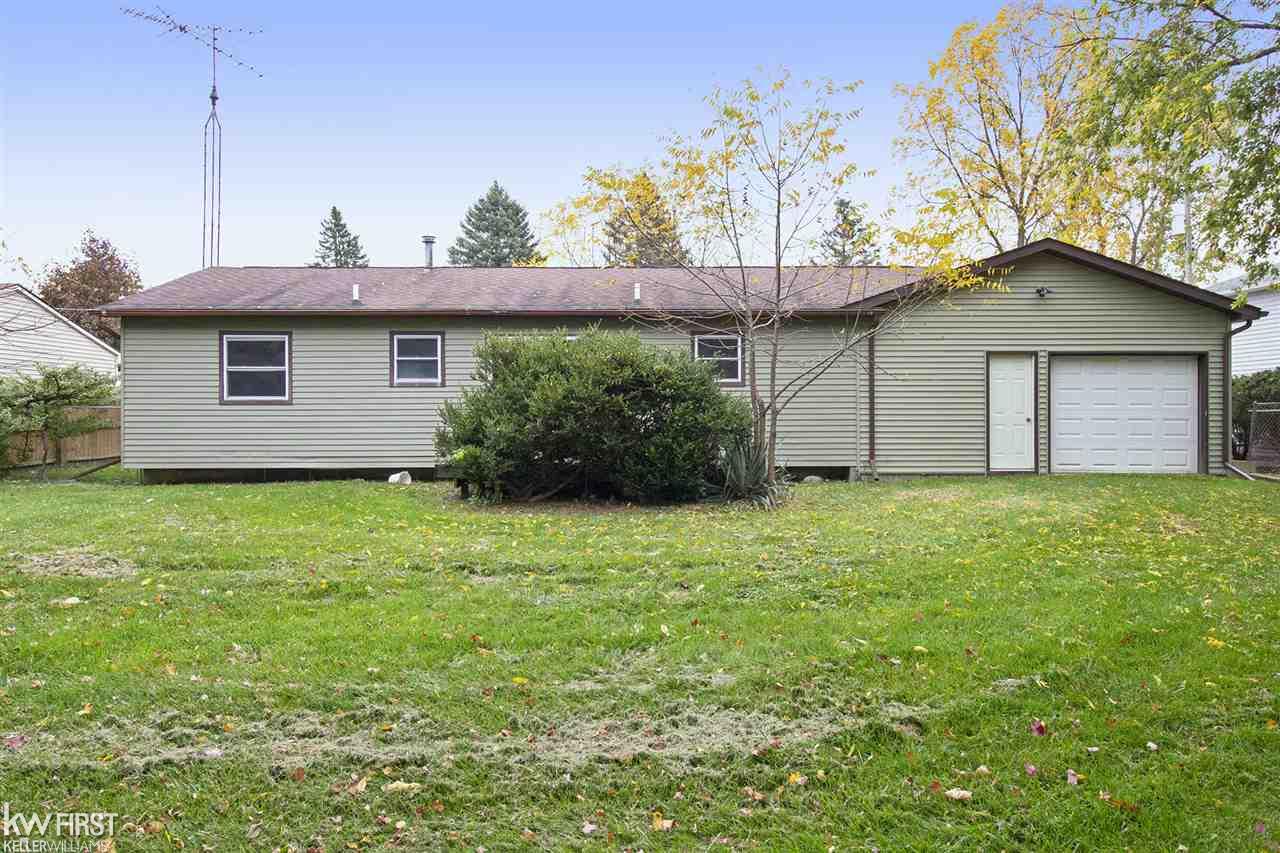 11352 Main Road Fenton, MI 48430 - Photo 4 of 21 50026444-3.JPG