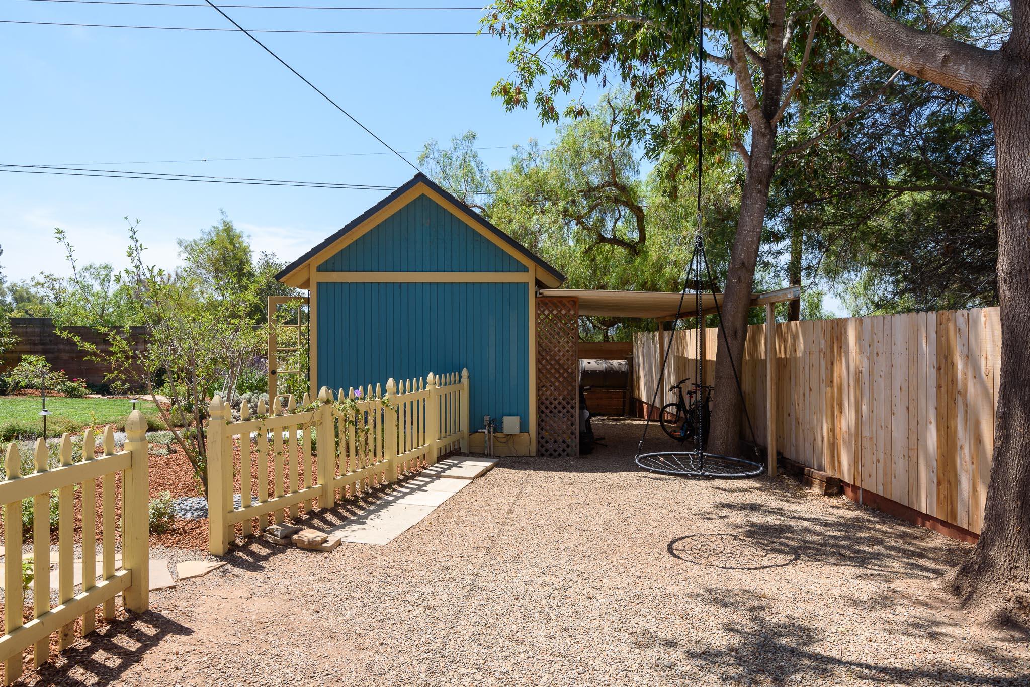 3965 Foothill Road, Unit B Santa Barbara, CA 93110 - Photo 20 of 29 Side yard