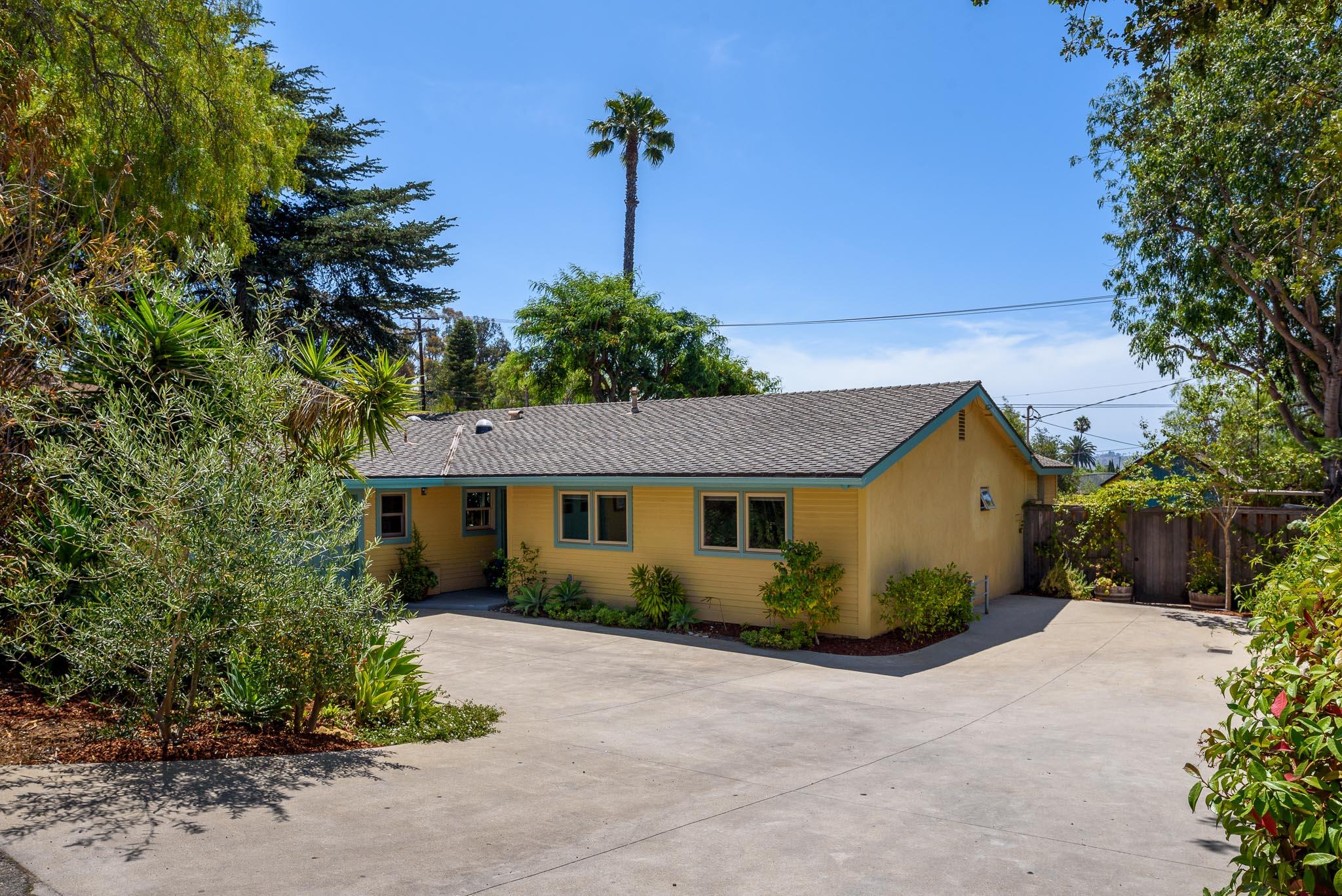 3965 Foothill Road, Unit B Santa Barbara, CA 93110 - Photo 22 of 29 Front View/Driveway