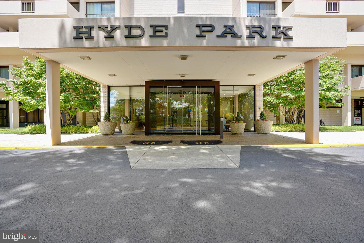 4141 North Henderson Road, Unit 904 Arlington, VA 22203 - Photo 4 of 46 Hyde Park Entrance