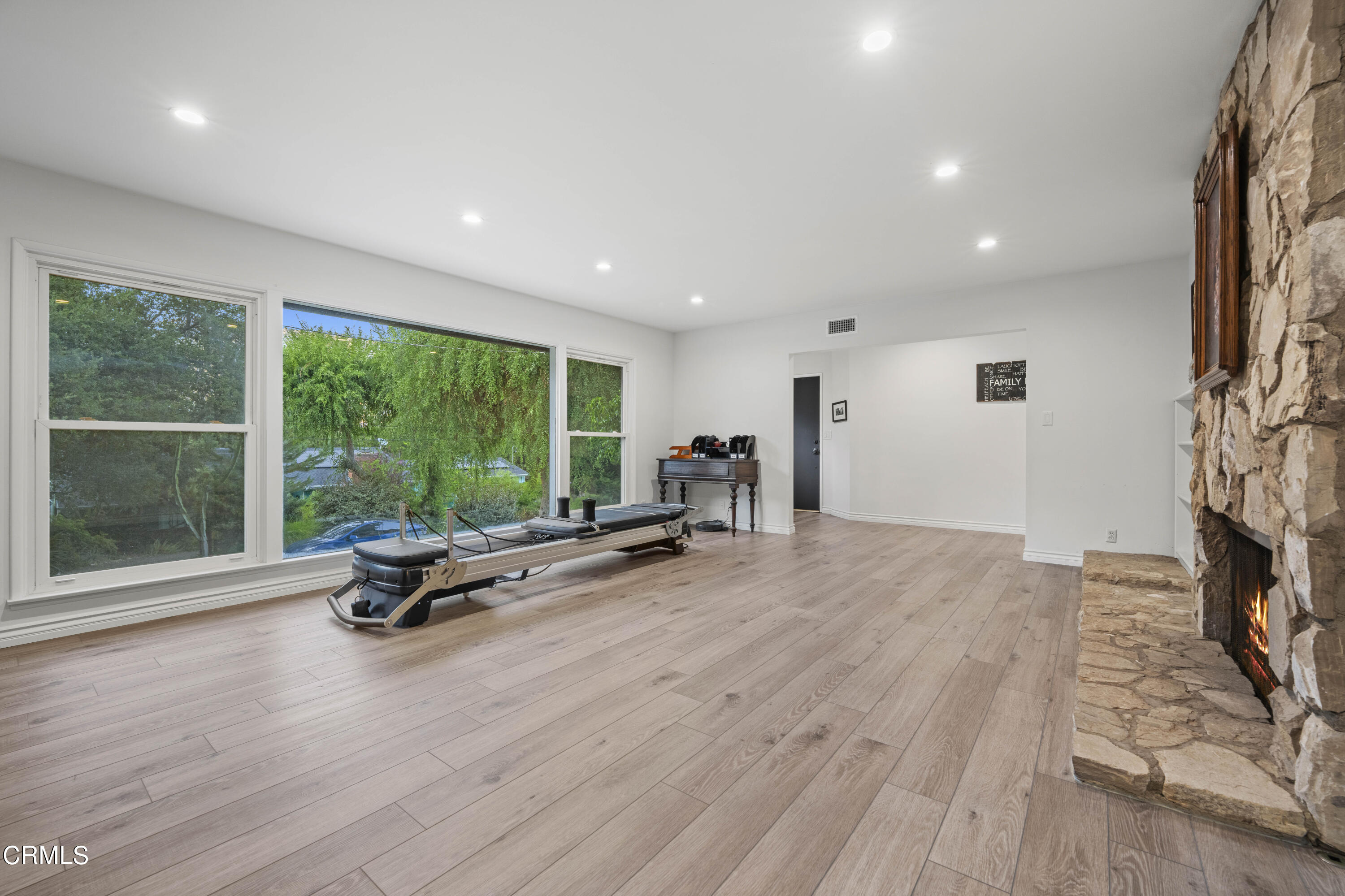 332 Mesa Lila Road Glendale, CA 91208 - Photo 9 of 24 DSC00694