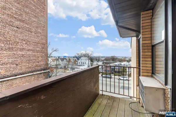 $2,200 | 70 Orient Way, Unit 9, Rutherford, NJ 07070