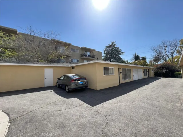 a view of a car in front of a house