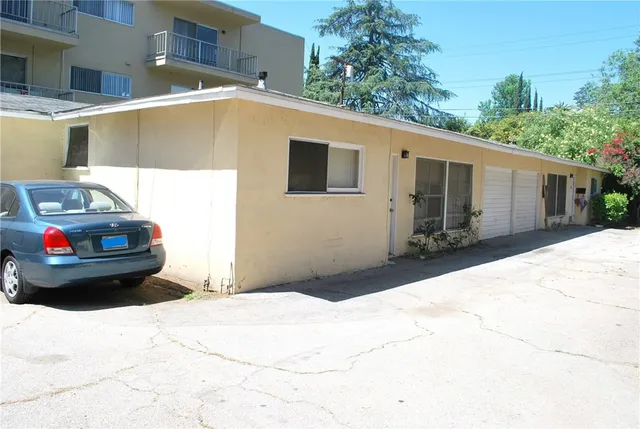 a view of a car in front of a house
