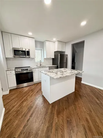 $3,300 | 19 Lee Avenue, Unit 2, Stony Point, NY 10980