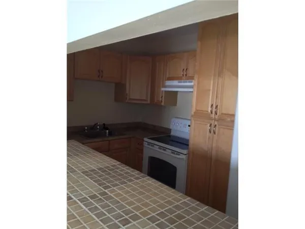 $1,650 | 4164 Inverrary Drive, Unit 806, Lauderhill, FL 33319