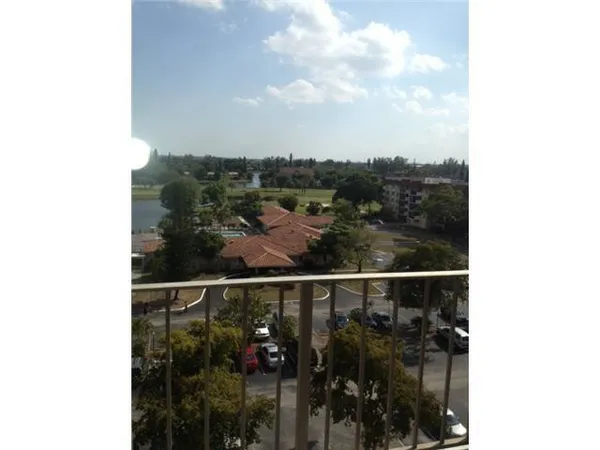 $1,650 | 4164 Inverrary Drive, Unit 806, Lauderhill, FL 33319