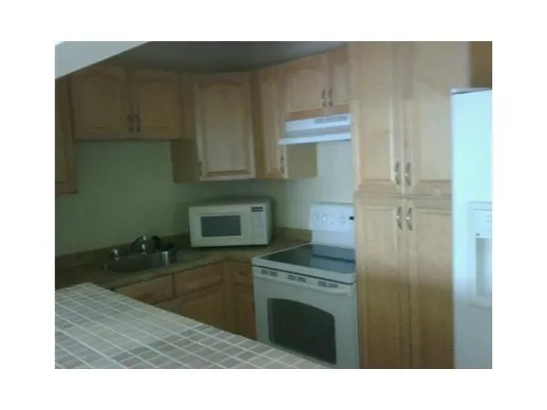 $1,650 | 4164 Inverrary Drive, Unit 806, Lauderhill, FL 33319