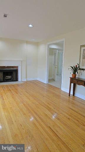 5470 Waterloo Road Columbia, MD 21045 - Photo 3 of 12 Living Room