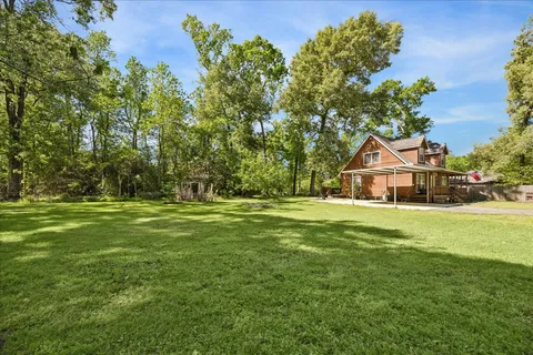 a view of a house with a big yard