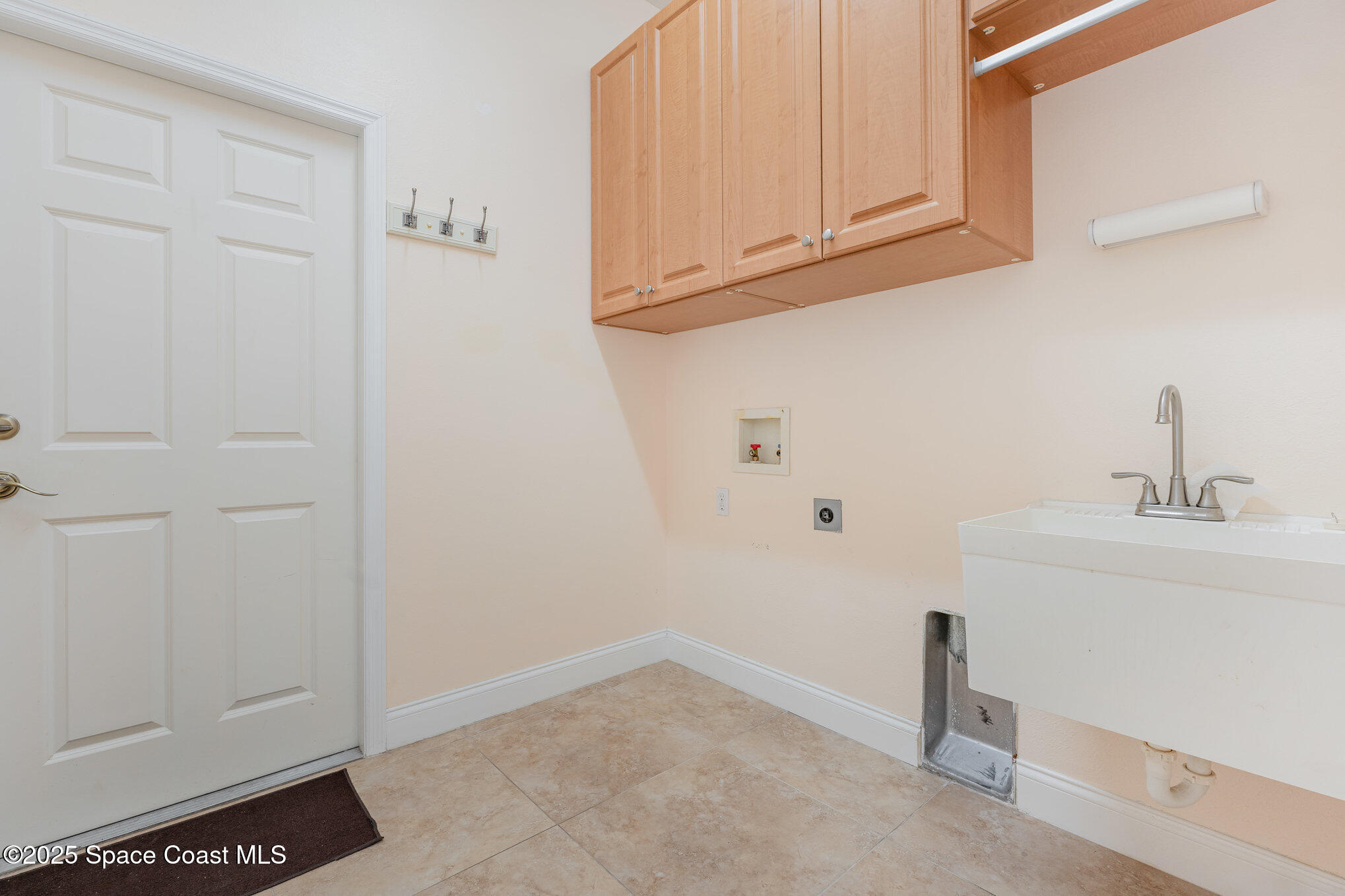 4150 Alamanda Key Drive Melbourne, FL 32901 - Photo 27 of 65 a bathroom with a sink