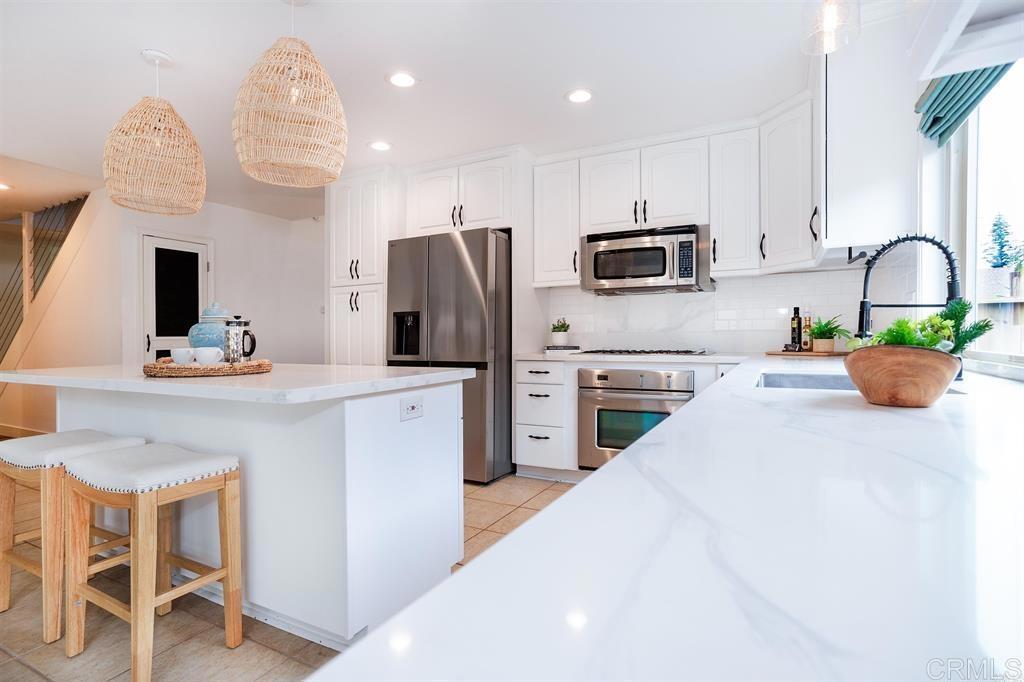 209 Rodney Avenue Encinitas, CA 92024 - Photo 2 of 17