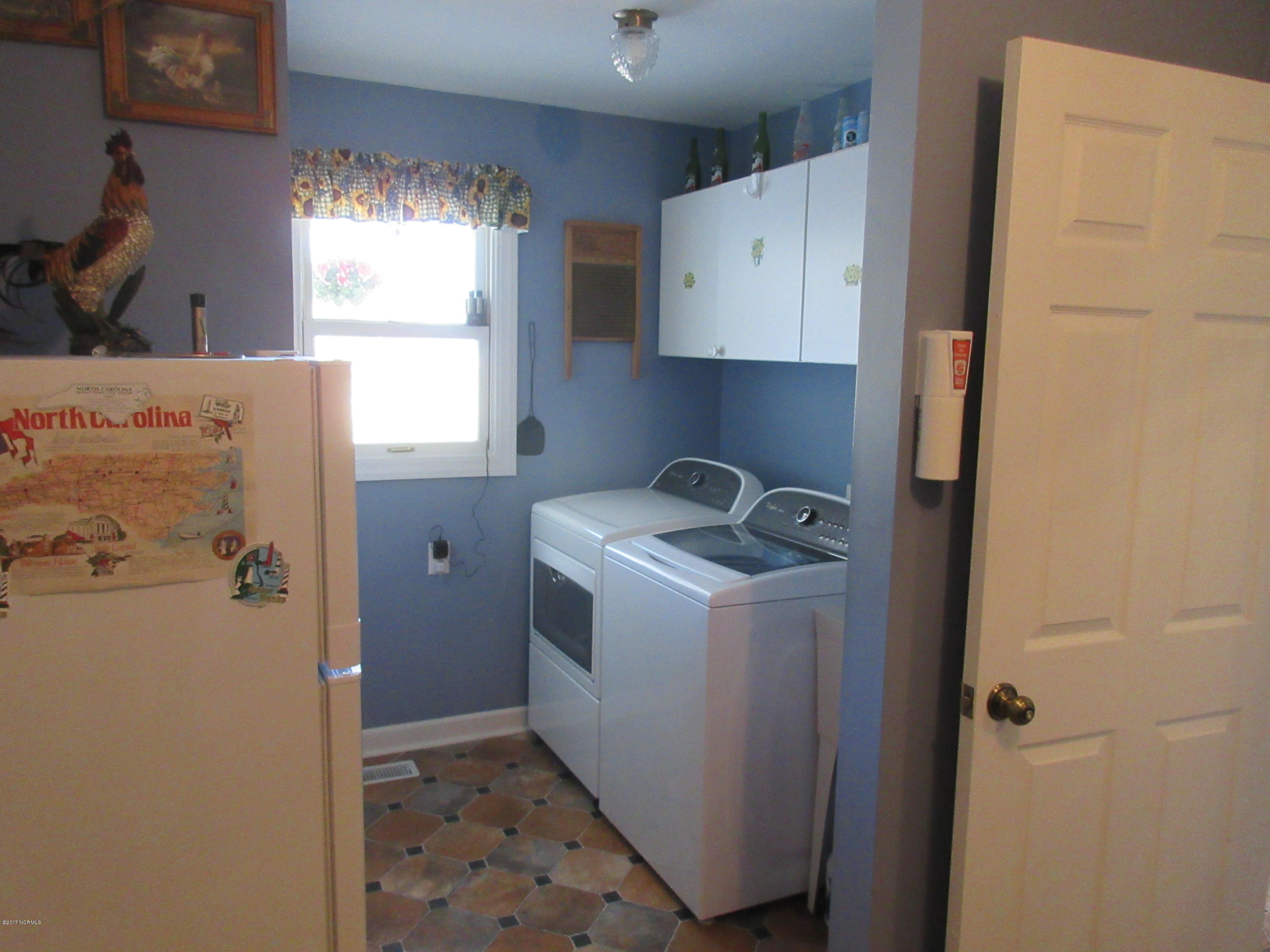 207 Raccoon Run Washington, NC 27889 - Photo 16 of 43 Laundry Room