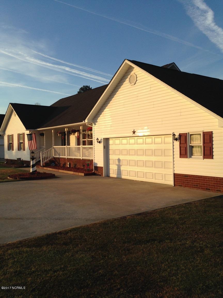 207 Raccoon Run Washington, NC 27889 - Photo 2 of 43 2 Car Garage
