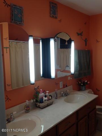 207 Raccoon Run Washington, NC 27889 - Photo 24 of 43 Guest Bath