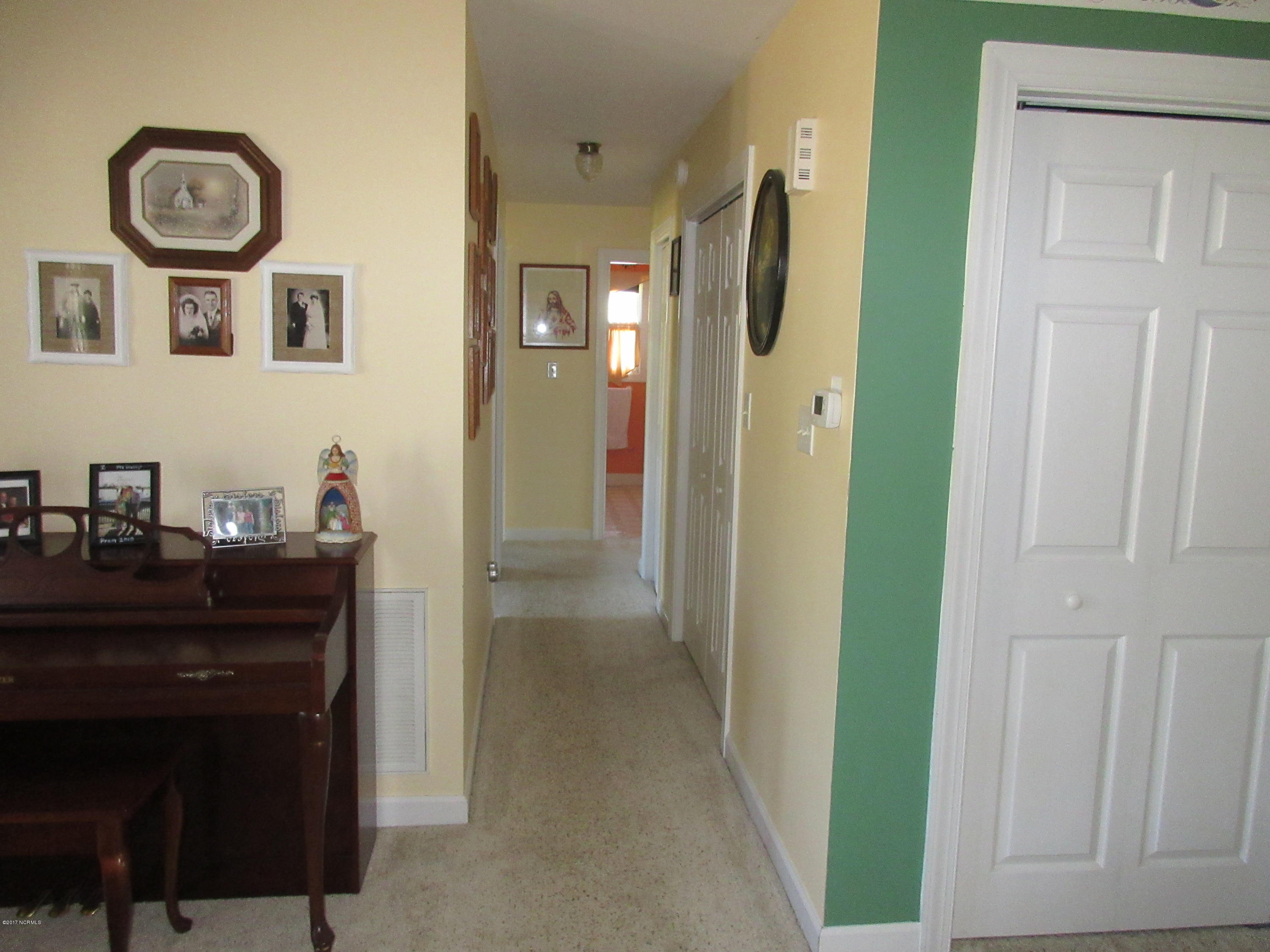 207 Raccoon Run Washington, NC 27889 - Photo 8 of 43 Front Foyer