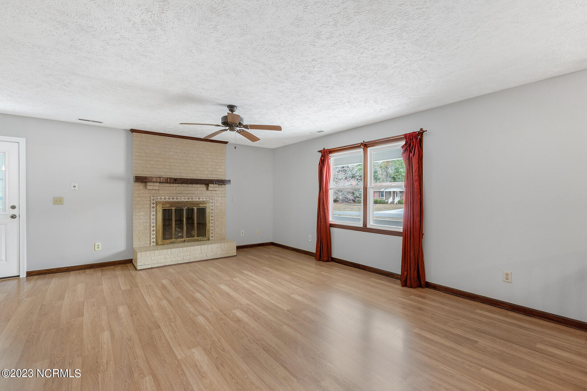 169 Beawood Road Wilmington, NC 28411 - Photo 9 of 36 Beawood169-3LRShaneL33A0299-CR2