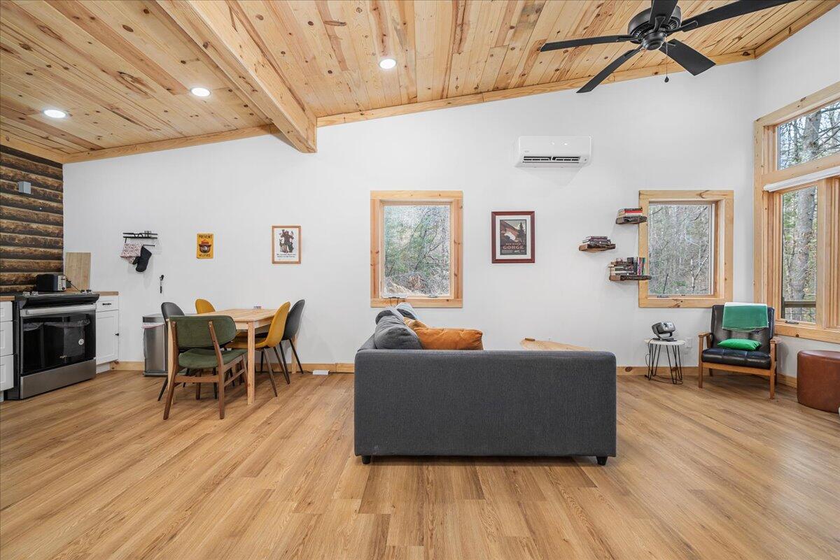 397 Sun Set Ridge Campton, KY 41301 - Photo 5 of 24 20-IVA00231