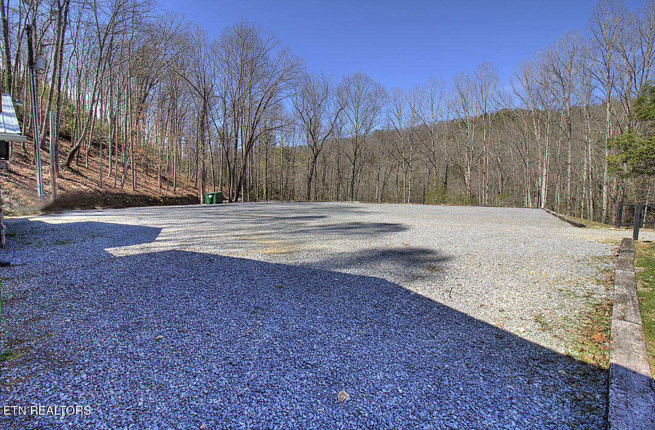 2050 East Millers Cove Road Walland, TN 37886 - Photo 20 of 39 Bus RV Parking